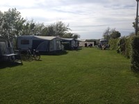 Camping Golfzang ist ein Familiencampingplatz am Meer und in der Nähe vom Strand und die Dünen. Hunde sind erlaubt und das Gelände ist autofrei. www.campinggolfzang.de