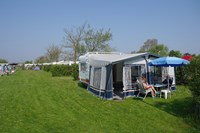 Camping Golfzang ist ein Familiencampingplatz am Meer und in der Nähe vom Strand und die Dünen. Hunde sind erlaubt und das Gelände ist autofrei. www.campinggolfzang.de