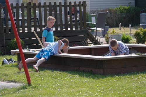Camping Golfzang ist ein Familiencampingplatz am Meer und in der Nähe vom Strand und die Dünen. Hunde sind erlaubt und das Gelände ist autofrei. www.campinggolfzang.de