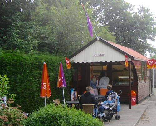 Camping Golfzang ist ein Familiencampingplatz am Meer und in der Nähe vom Strand und die Dünen. Hunde sind erlaubt und das Gelände ist autofrei. www.campinggolfzang.de